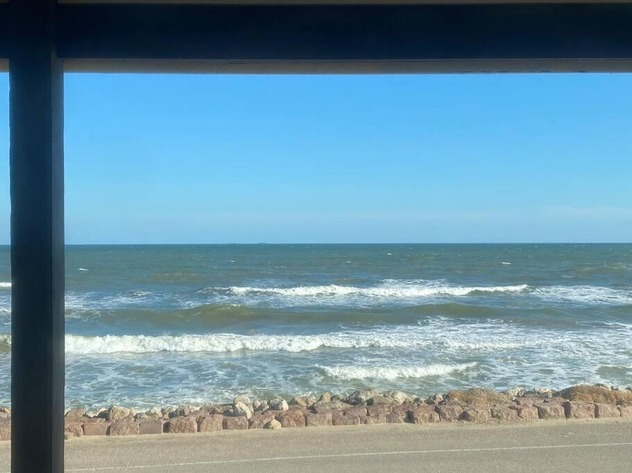 Beach House With Ocean View Surfside Beach Kültér fotó