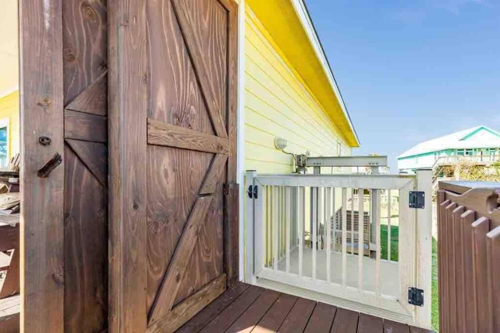 Beach House With Ocean View Surfside Beach Kültér fotó