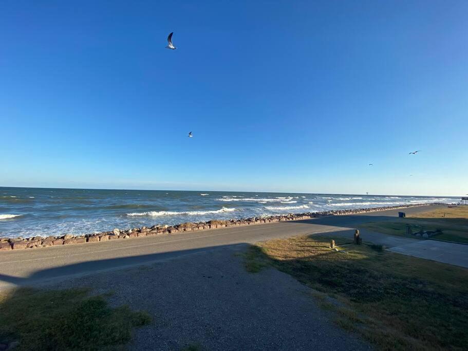 Beach House With Ocean View Surfside Beach Kültér fotó